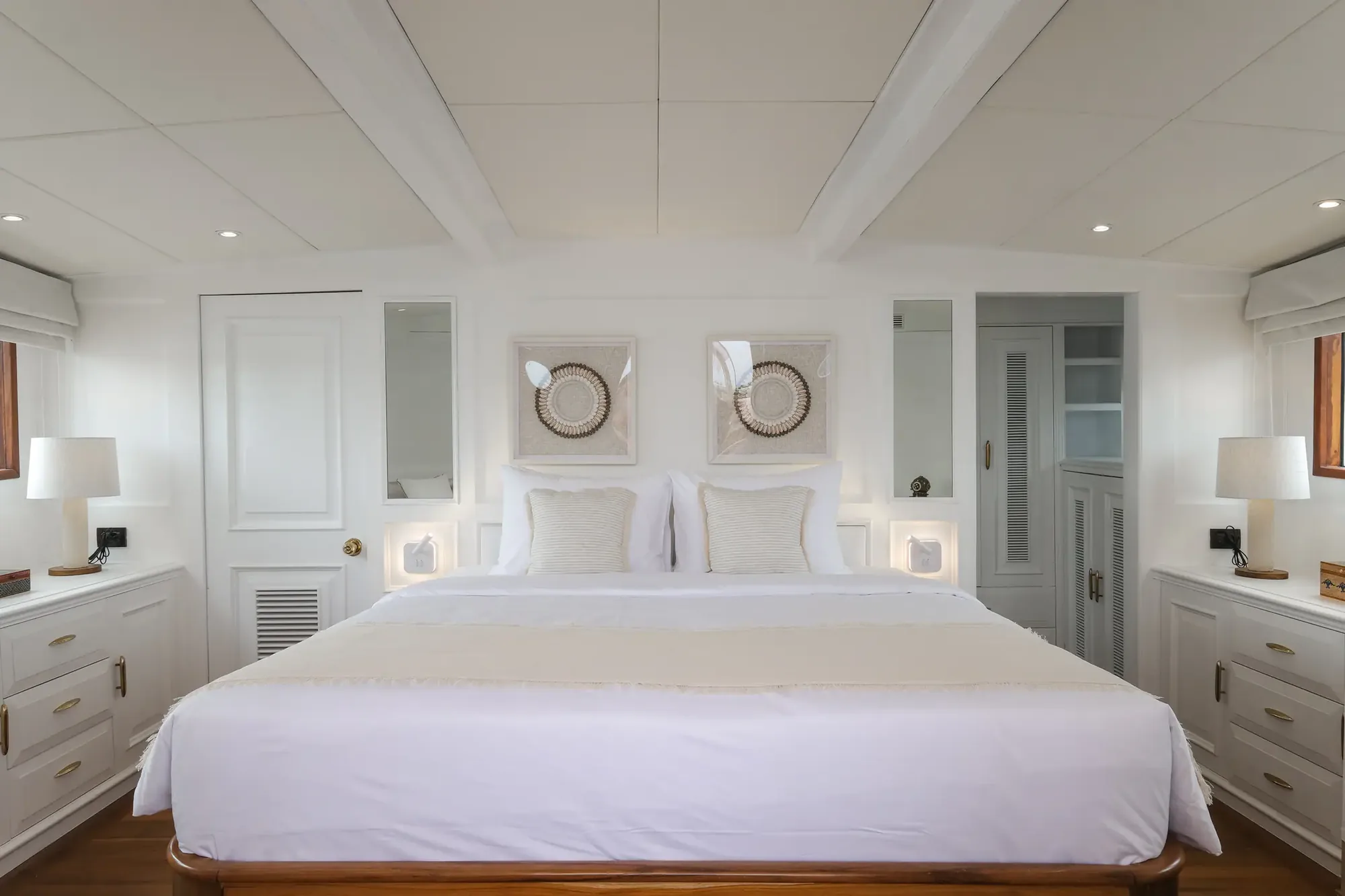 Luxury Phinisi Yacht Sailing Komodo